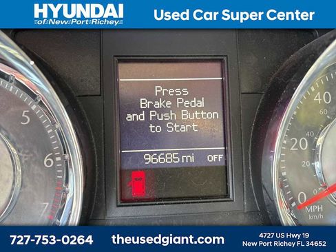 Used 2014 Chrysler Town & Country Touring-L image 13