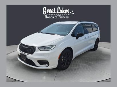 Used 2025 Chrysler Pacifica Limited