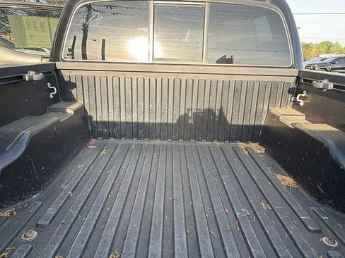 Used 2019 Toyota Tacoma SR w/ SR Convenience Package image 9