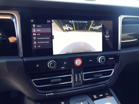 Certified 2026 Porsche Macan AWD/4WD image 19