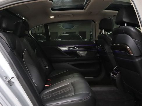 Used 2020 BMW 740i image 19