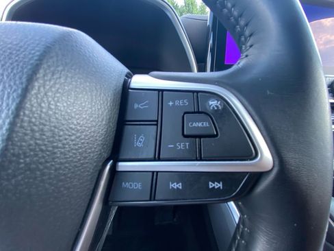 Used 2024 Toyota Highlander XLE AWD/4WD image 18