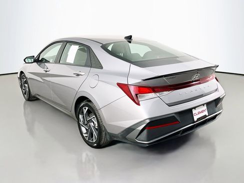 Used 2025 Hyundai Elantra Sport image 9