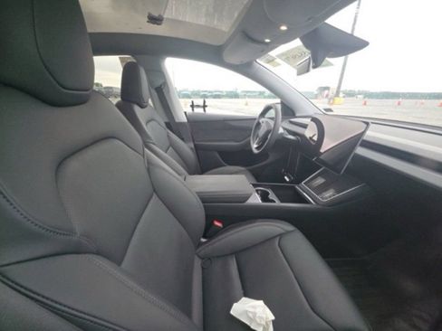 Used 2026 Tesla Model Y AWD image 10