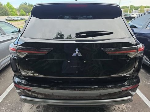 Used 2025 Mitsubishi Outlander SE FWD image 5