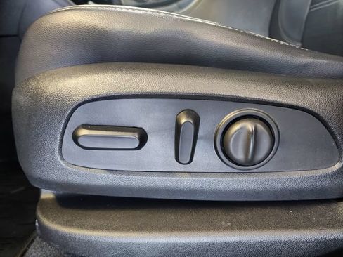 Used 2019 GMC Acadia Denali w/ Technology Package FWD image 14