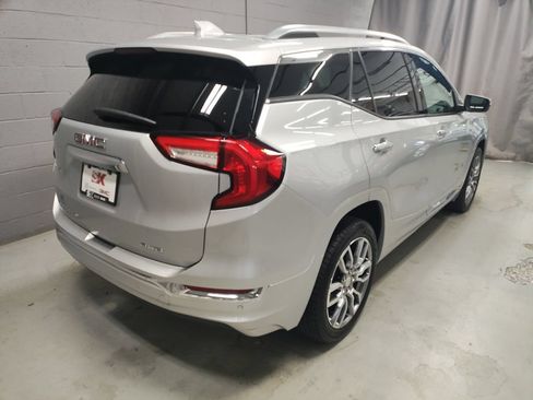 Used 2022 GMC Terrain Denali w/ Denali Premium Package AWD/4WD image 2