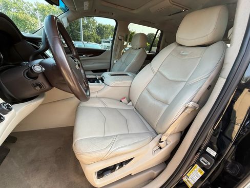 Used 2016 Cadillac Escalade Luxury AWD/4WD image 11