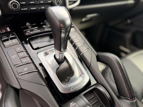 Used 2018 Porsche Cayenne AWD/4WD image 26