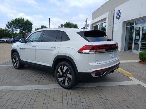 New 2026 Volkswagen Atlas Cross Sport SE FWD image 5
