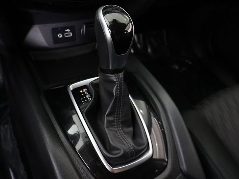 Used 2020 Nissan Rogue SV AWD/4WD image 46