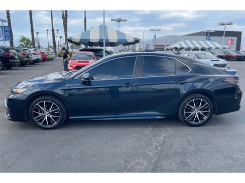 Used 2021 Toyota Camry SE FWD image 2
