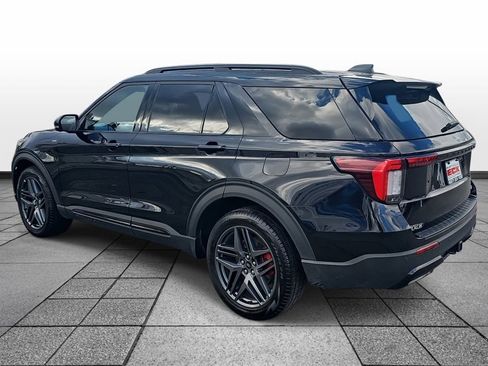Used 2025 Ford Explorer ST-Line w/ ST-Line Street Pack image 7