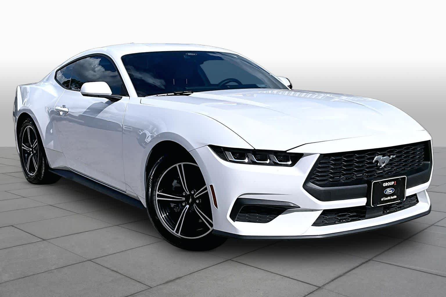 Used 2025 Ford Mustang Coupe RWD image 3