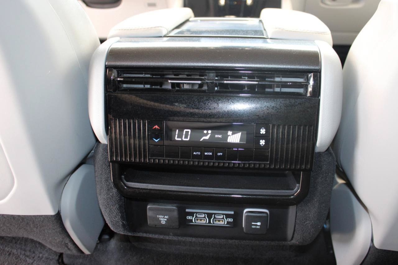 Used 2022 Jeep Wagoneer Series I AWD/4WD image 27