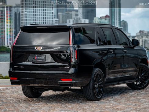 Used 2023 Cadillac Escalade ESV Luxury image 4