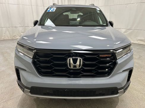 Used 2025 Honda Pilot TrailSport image 3
