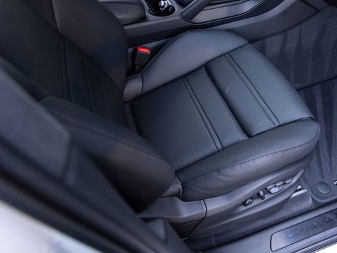 Certified 2026 Porsche Cayenne Turbo AWD/4WD image 35