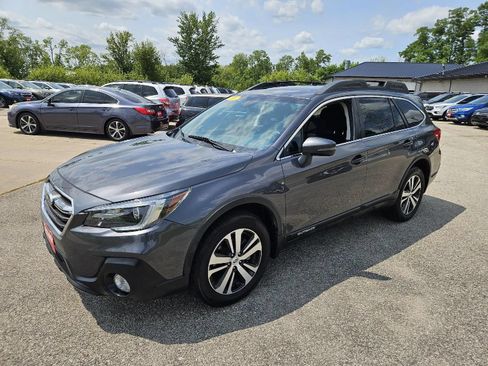 Used 2018 Subaru Outback 3.6R Limited AWD/4WD image 3
