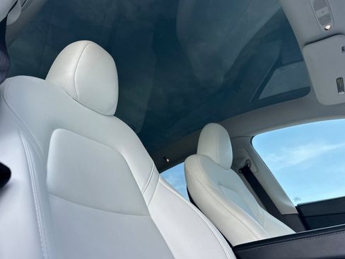 Used 2025 Tesla Model Y Long Range image 22