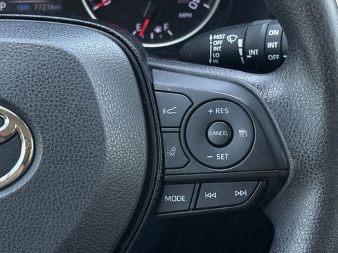 Used 2020 Toyota RAV4 XLE FWD image 15