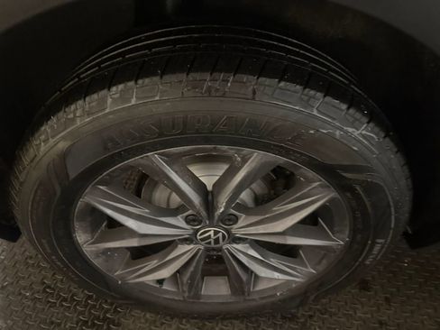Used 2022 Volkswagen Tiguan SE image 18