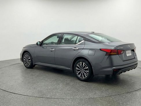 Used 2025 Nissan Altima 2.5 SV image 6