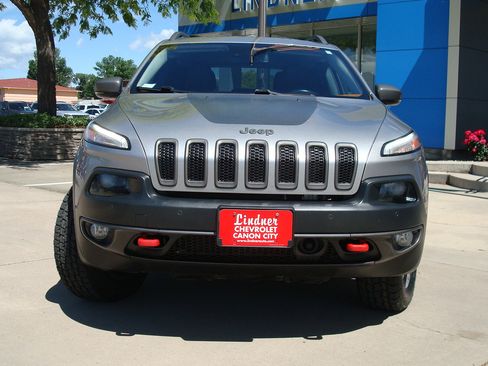 Used 2018 Jeep Cherokee Trailhawk w/ Quick Order Package 27L image 2