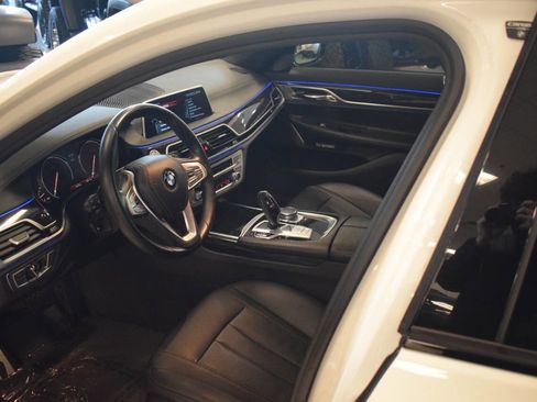 Used 2016 BMW 740i image 39