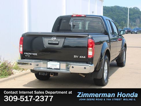Used 2021 Nissan Frontier SV AWD/4WD image 2