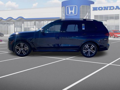 Used 2024 BMW X7 xDrive40i w/ Executive Package image 3