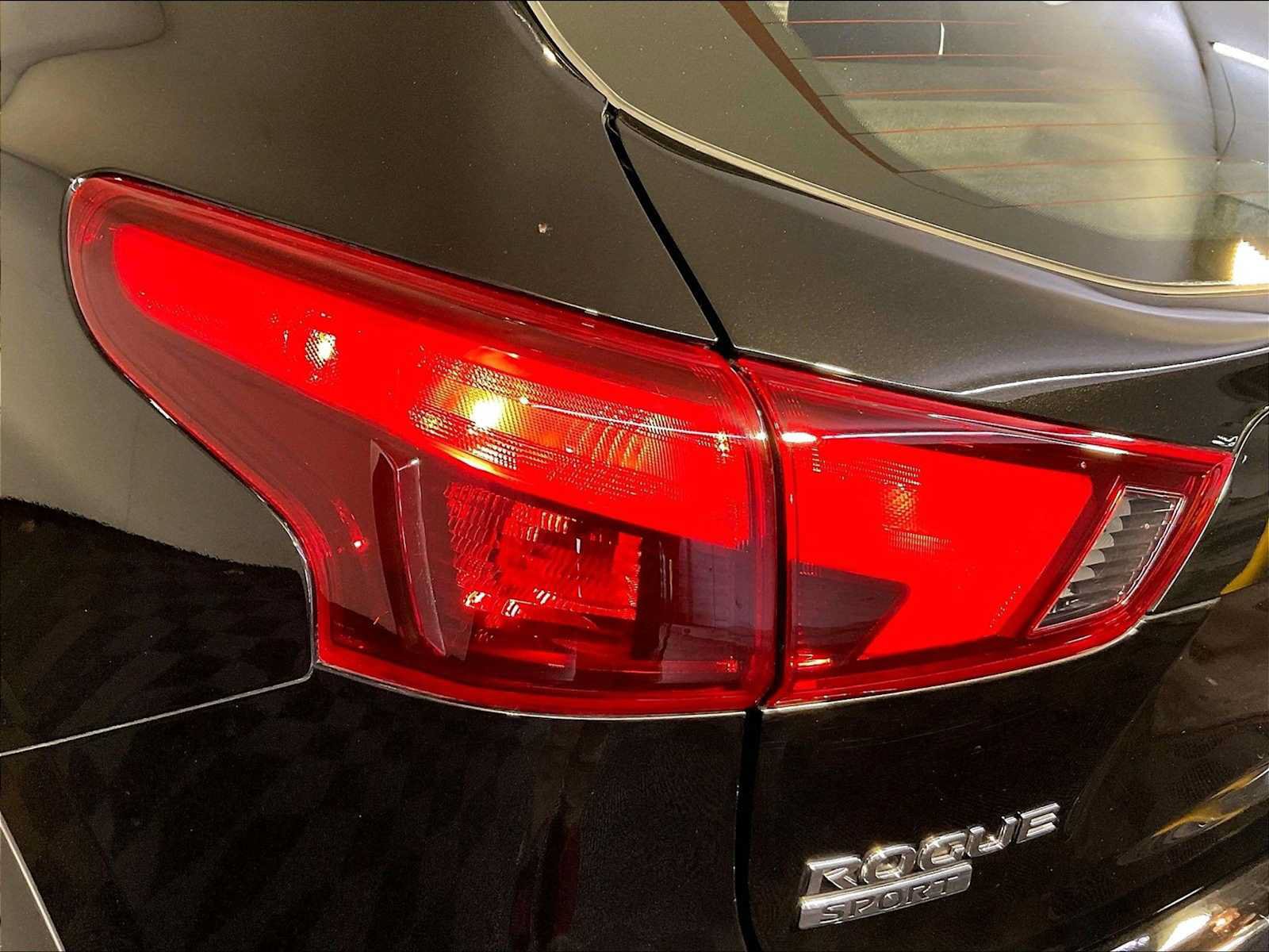 Used 2019 Nissan Rogue Sport SV AWD/4WD image 30