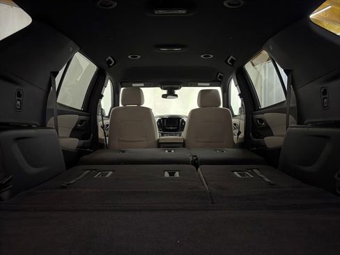 Used 2023 Chevrolet Traverse LS AWD/4WD image 15