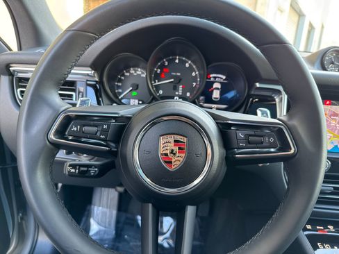 Certified 2025 Porsche Macan image 27