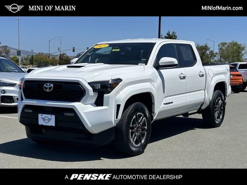 Used 2025 Toyota Tacoma TRD Sport AWD/4WD image 1