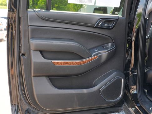 Used 2018 Chevrolet Suburban Premier AWD/4WD image 19
