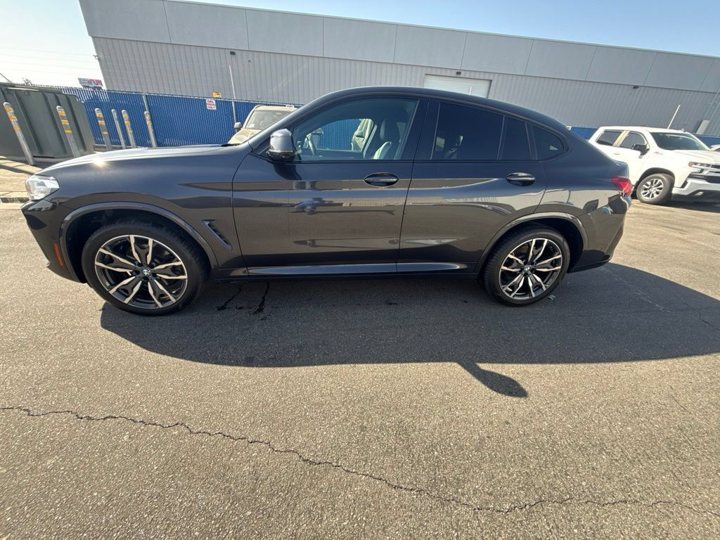Used 2022 BMW X4 xDrive30i w/ M Sport Package AWD/4WD image 3