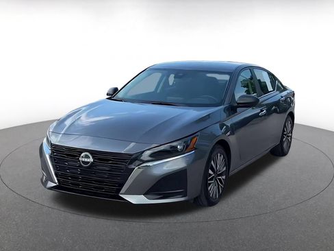 Used 2025 Nissan Altima 2.5 SV FWD image 5