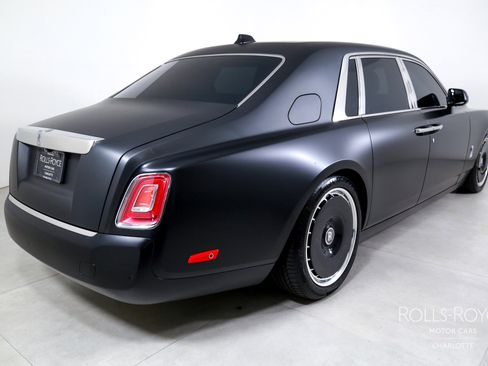 Used 2025 Rolls-Royce Phantom Sedan image 2