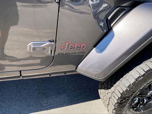 Used 2021 Jeep Gladiator Rubicon AWD/4WD image 28