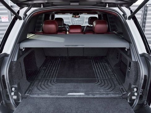 Used 2025 Land Rover Range Rover SE image 15