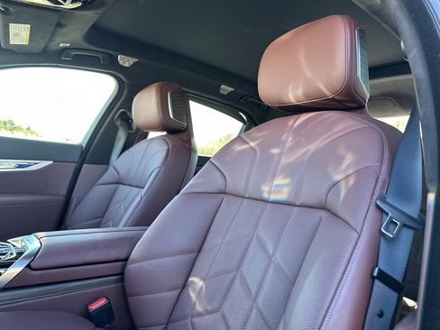 Used 2025 BMW 740i xDrive w/ Executive Package image 18