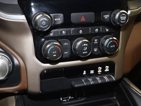 Used 2020 RAM 1500 Laramie AWD/4WD image 32
