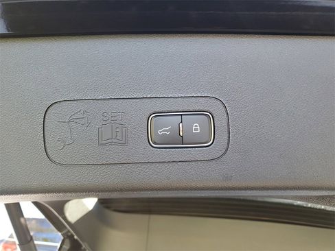 Certified 2023 Lincoln Aviator Reserve w/ Equipment Group 201A image 7