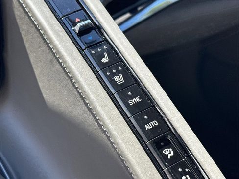 Used 2024 Chevrolet Corvette Stingray Premium Cpe w/ Z51 Performance Package image 16