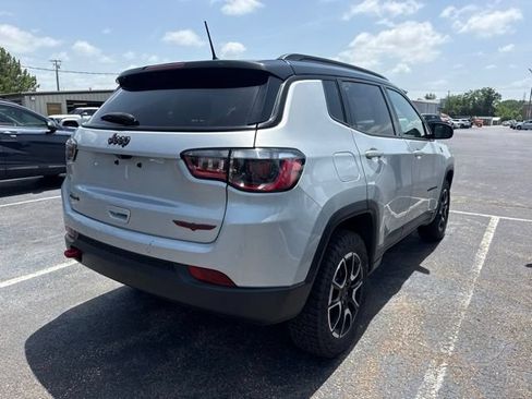 Used 2025 Jeep Compass Trailhawk AWD/4WD image 2
