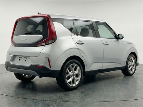 Used 2025 Kia Soul LX w/ LX Technology Package FWD image 9