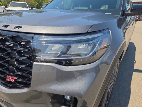 Certified 2025 Ford Explorer ST AWD/4WD image 4
