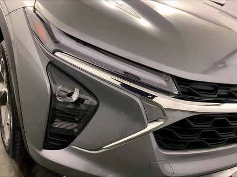 Used 2025 Chevrolet Trax LT w/ LT Convenience Package image 26