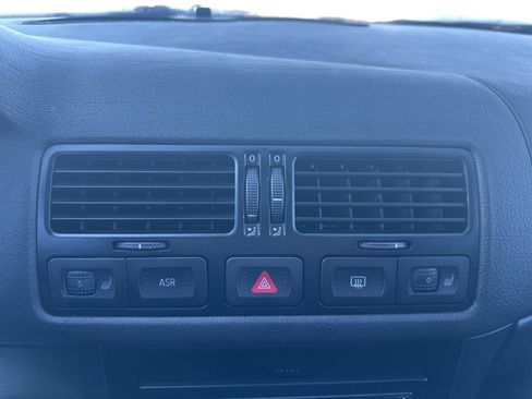 Used 2001 Volkswagen Jetta GLS image 3